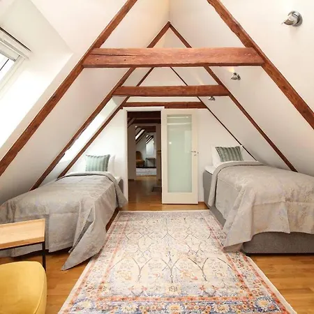2 Bedroom & 2 Bathroom Luxury With Balcony In Old Town Lejlighed *