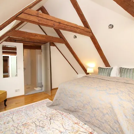 Lägenhet 2 Bedroom & 2 Bathroom Luxury With Balcony In Old Town *